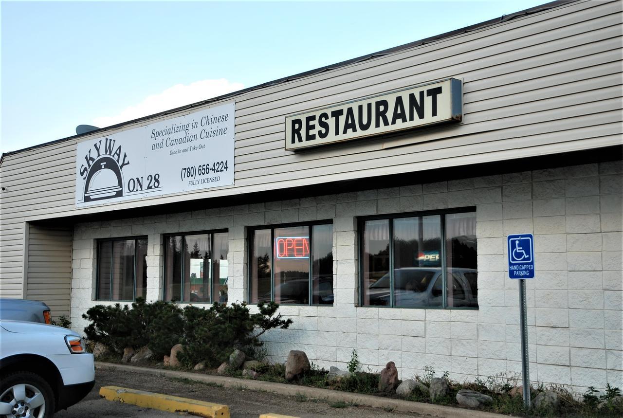 Country Garden Inn & Restaurant Smoky Lake Bagian luar foto