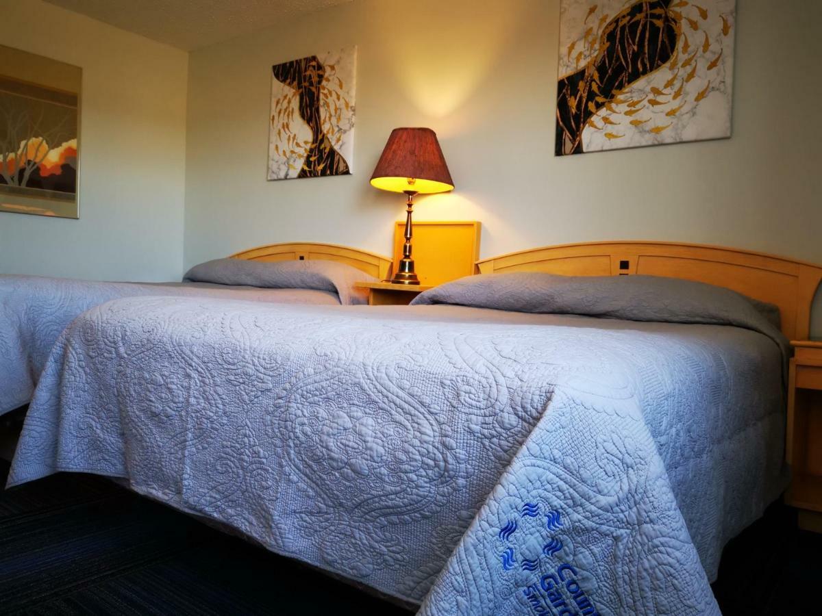 Country Garden Inn & Restaurant Smoky Lake Bagian luar foto